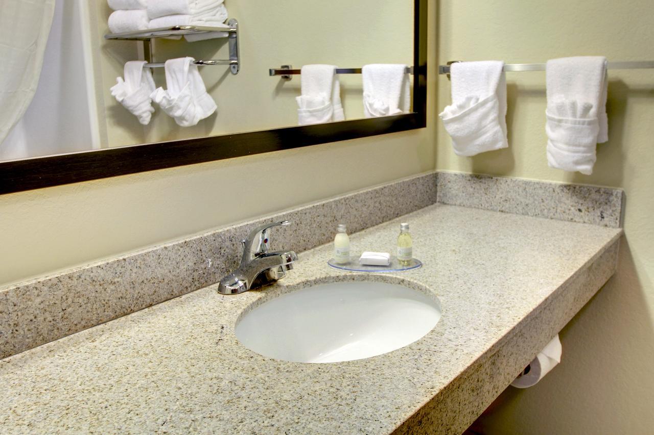 Cobblestone Inn And Suites - Eaton Buitenkant foto