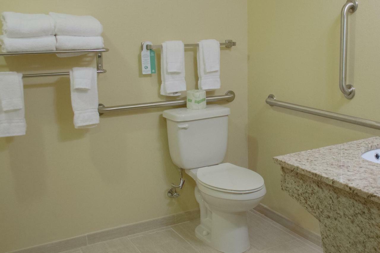 Cobblestone Inn And Suites - Eaton Buitenkant foto
